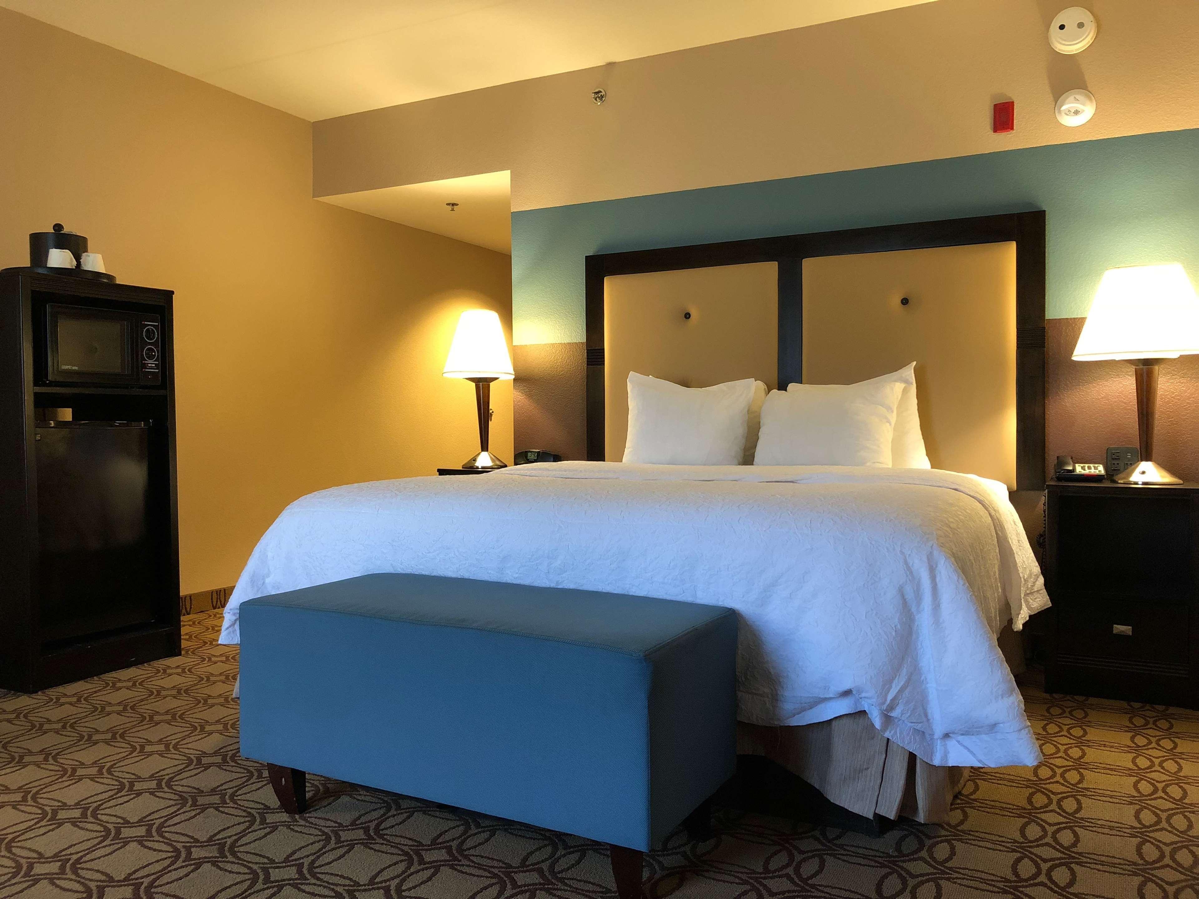 Hampton Inn & Suites Charlotte-Airport Exterior foto