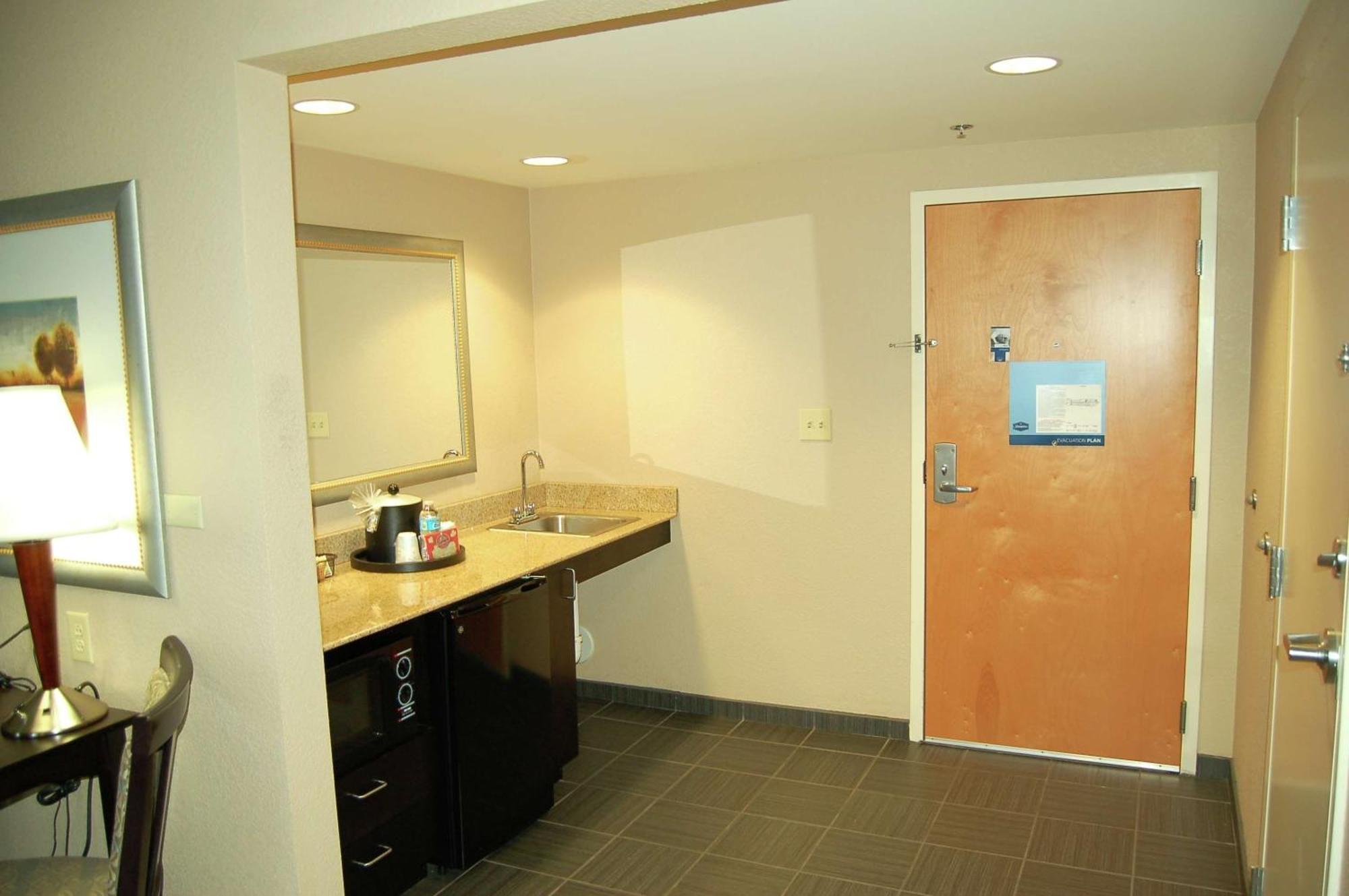 Hampton Inn & Suites Charlotte-Airport Exterior foto