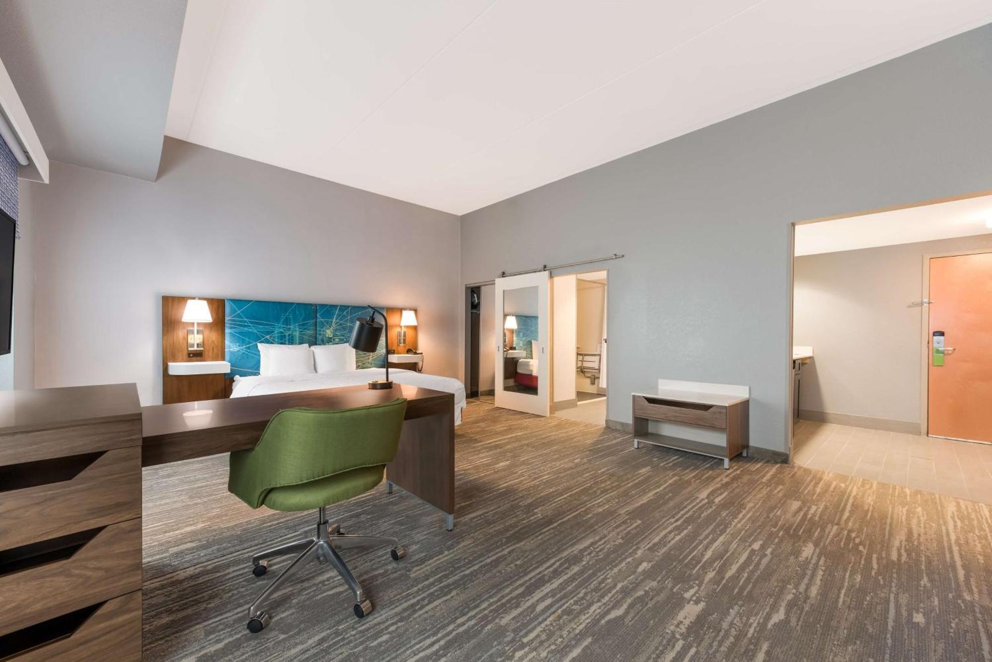 Hampton Inn & Suites Charlotte-Airport Exterior foto
