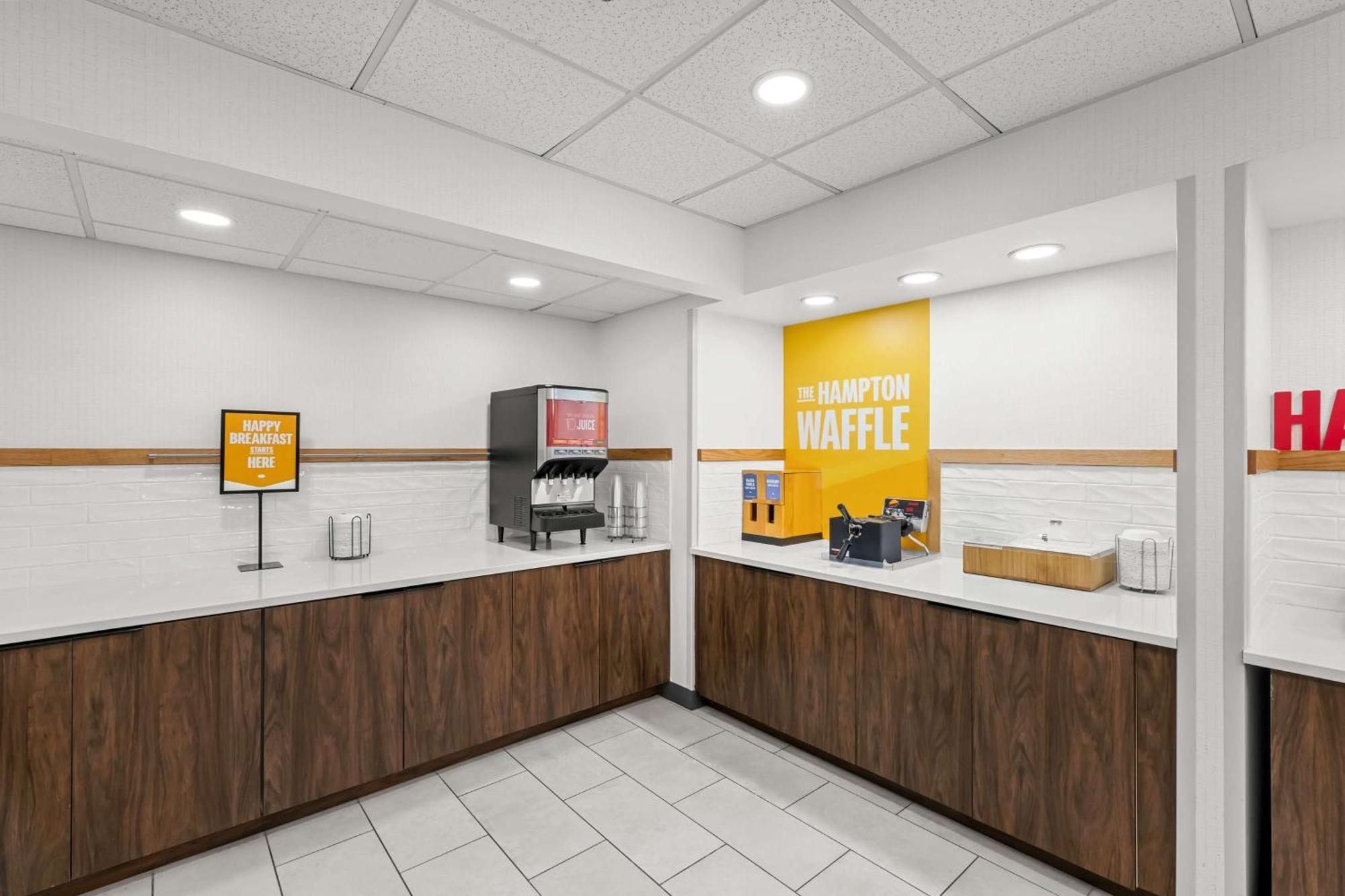 Hampton Inn & Suites Charlotte-Airport Exterior foto