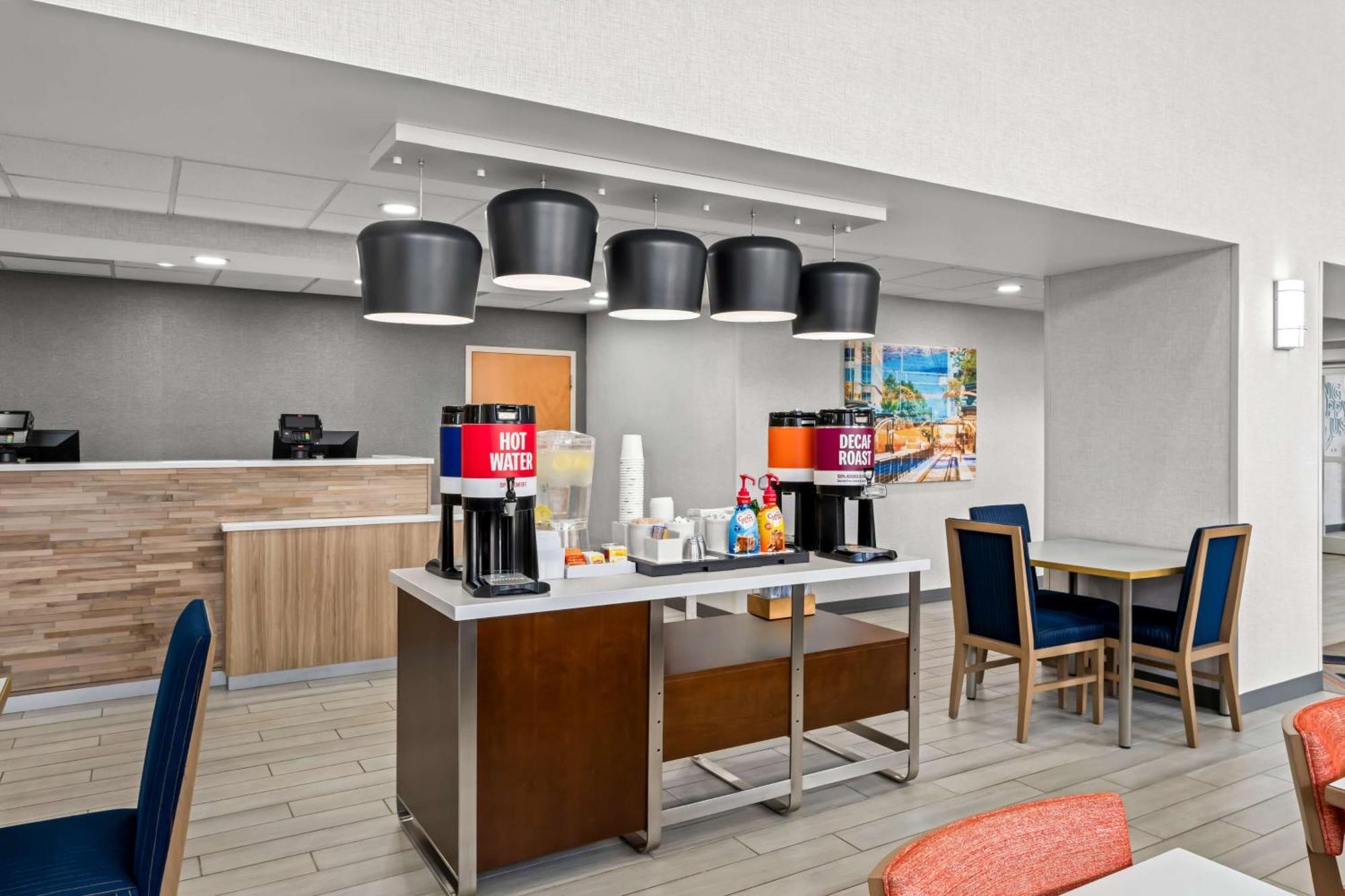 Hampton Inn & Suites Charlotte-Airport Exterior foto