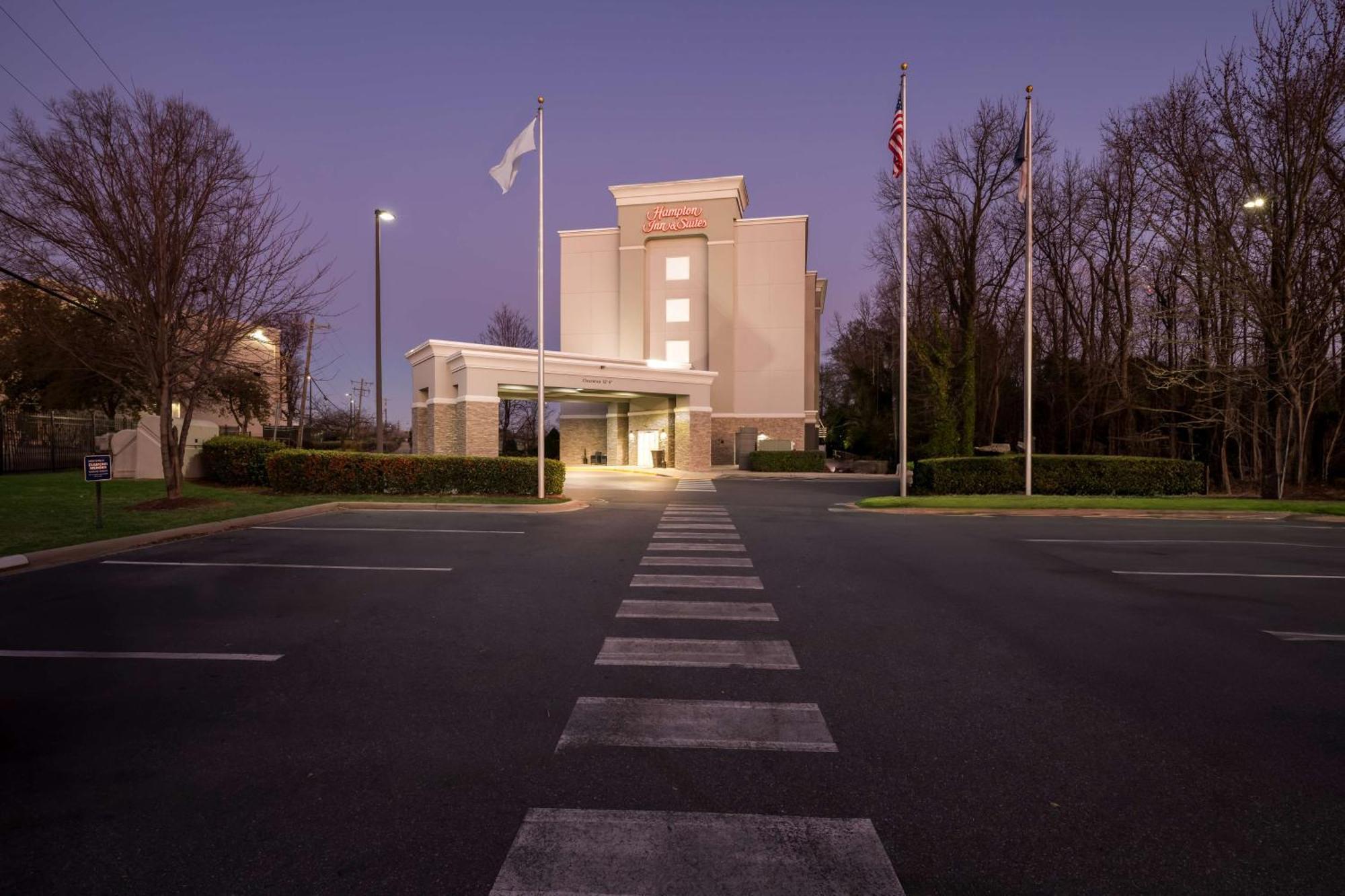Hampton Inn & Suites Charlotte-Airport Exterior foto