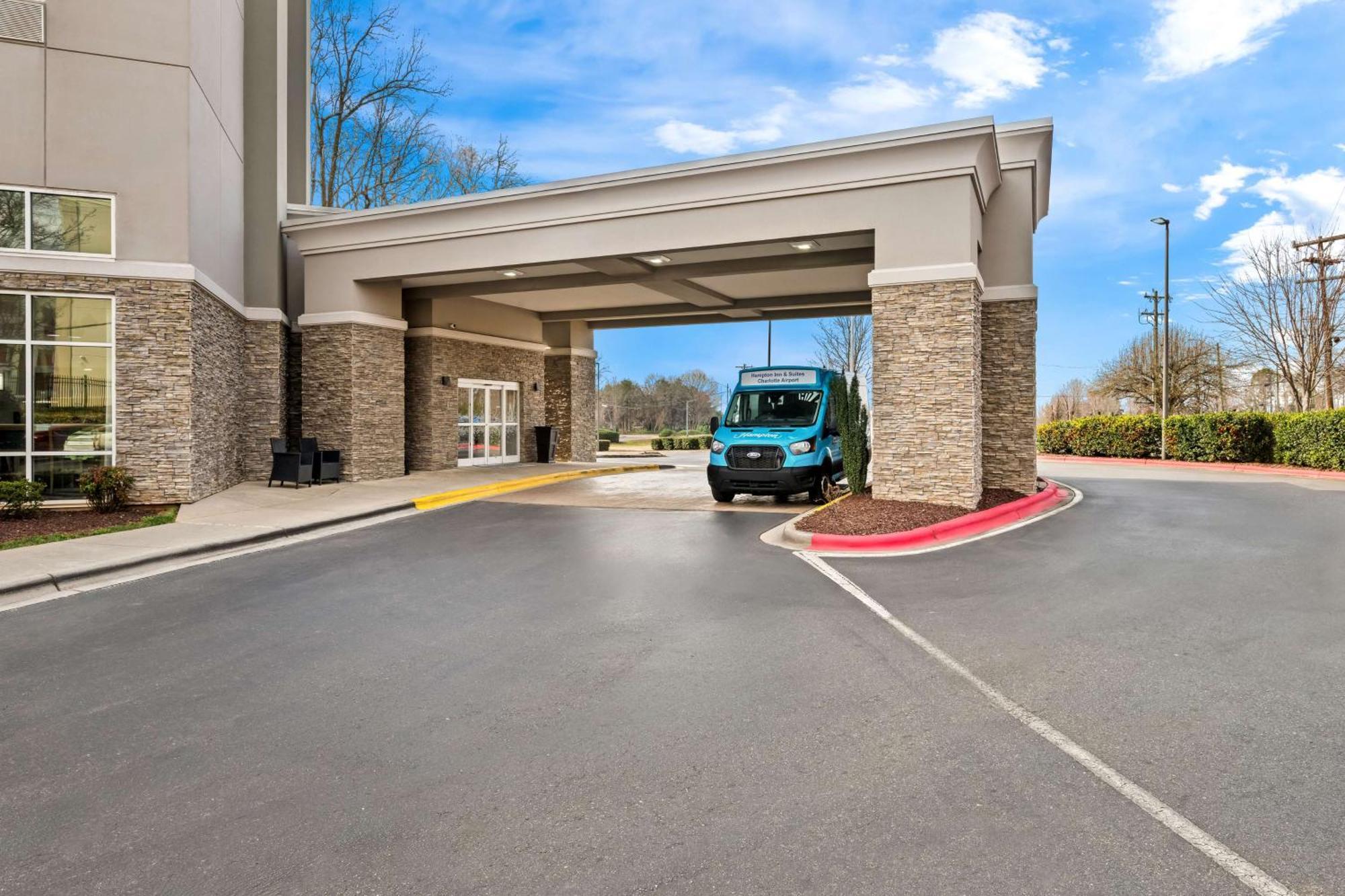 Hampton Inn & Suites Charlotte-Airport Exterior foto