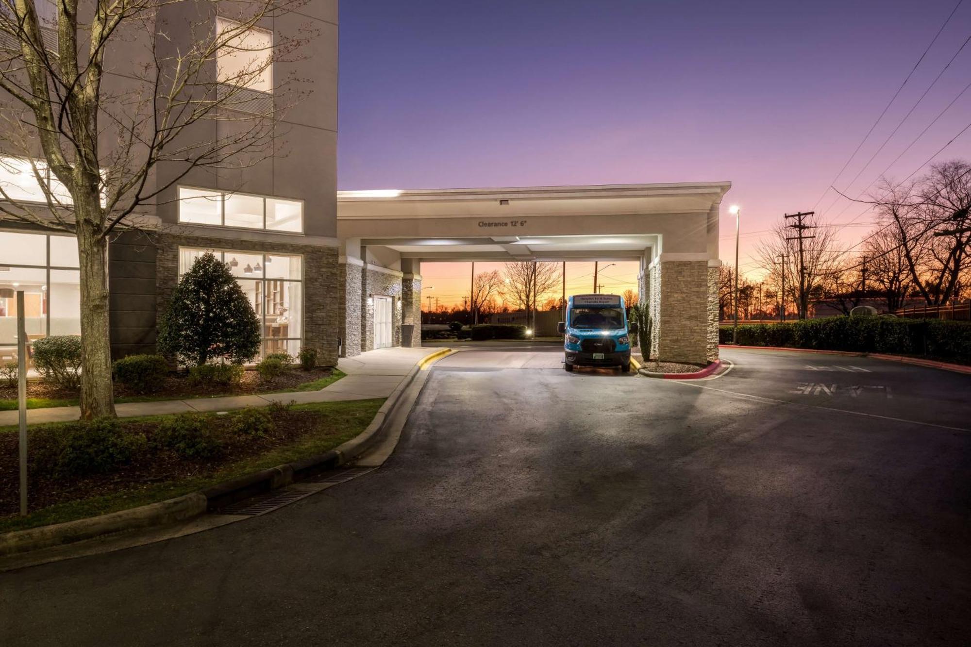 Hampton Inn & Suites Charlotte-Airport Exterior foto